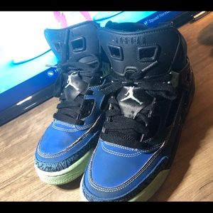 Black and blue Jordan’s men’s / kids size 7